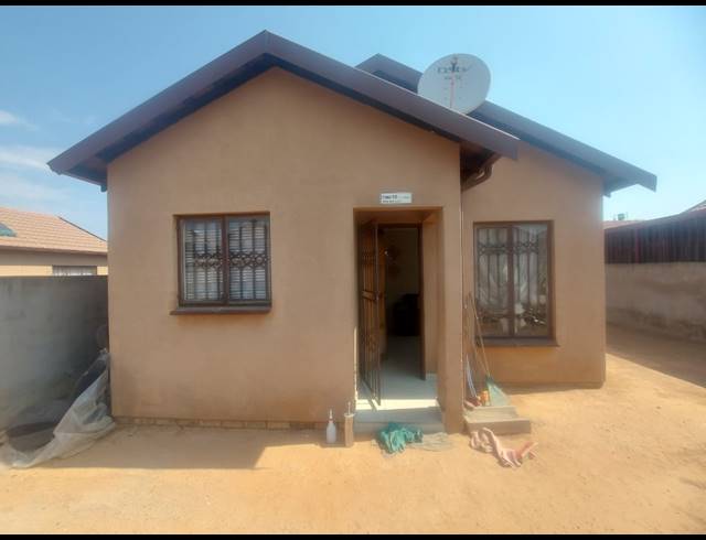 2 BEDROOM FREEHOLD FOR SALE IN SOSHANGUVE EAST EXT 5